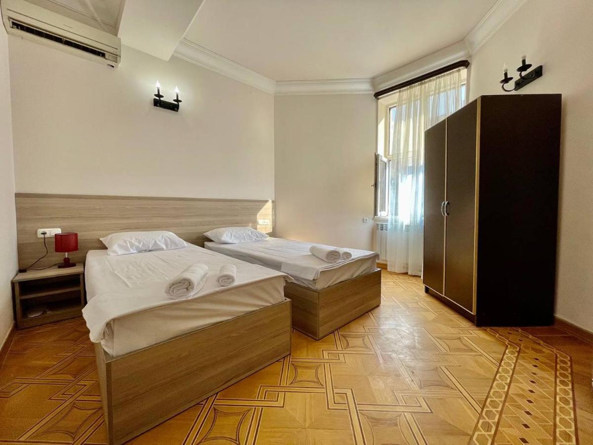 Olive Hotel Yerevan Exterior foto